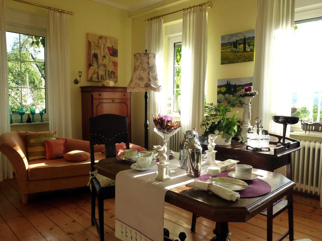 Romantikzimmer im Antiquariat Sonnschied Ruang foto