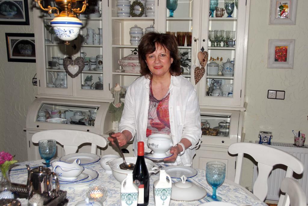 Romantikzimmer im Antiquariat Sonnschied Ruang foto