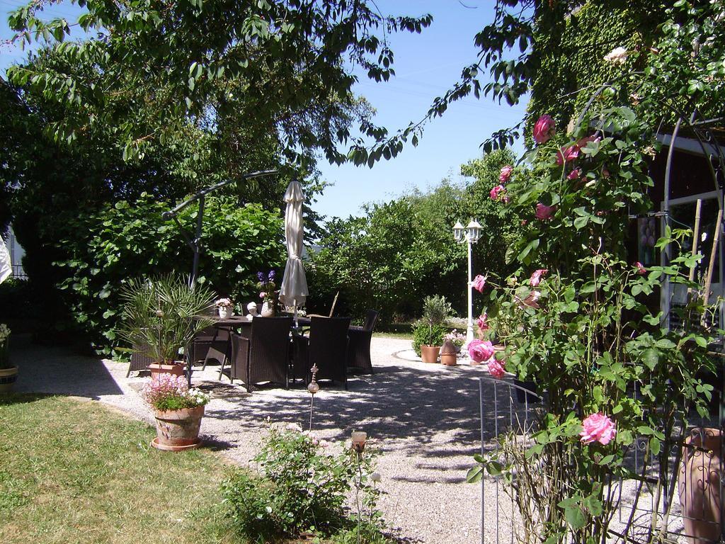 Romantikzimmer im Antiquariat Sonnschied Bagian luar foto